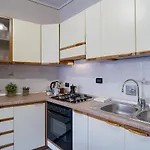 Guesthost - Salita San Bernardo Flat Daire