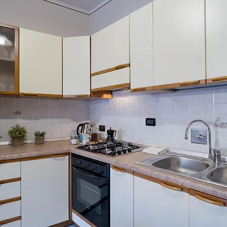 Guesthost - Salita San Bernardo Flat Apartman
